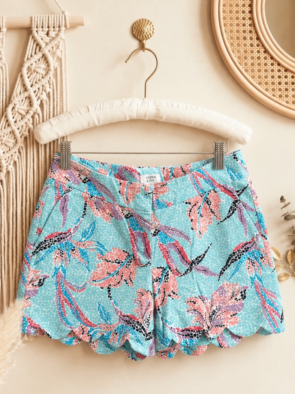 Crown & Ivy Turquoise Floral Scallop-Hem Shorts